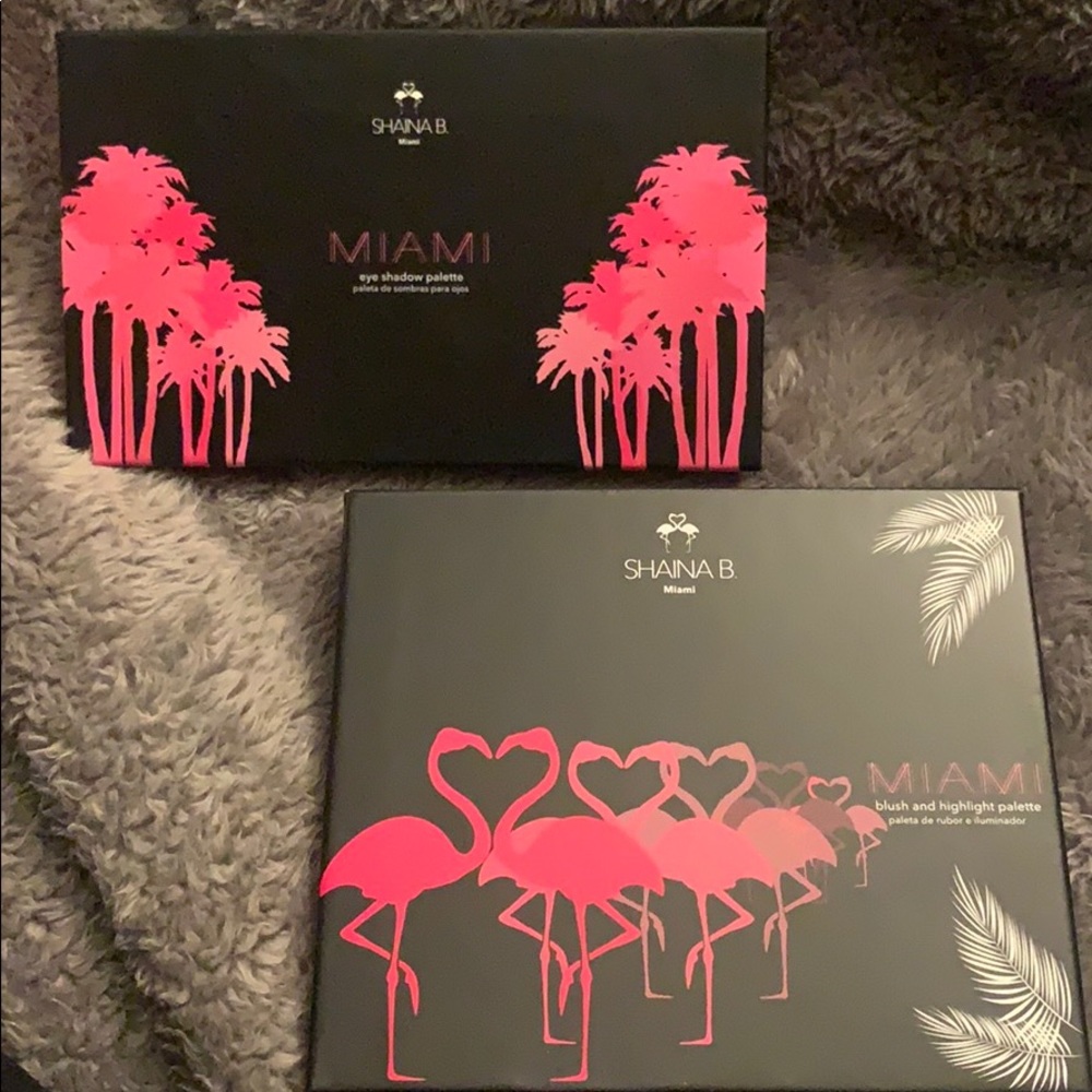 Eyeshadow and blush palette